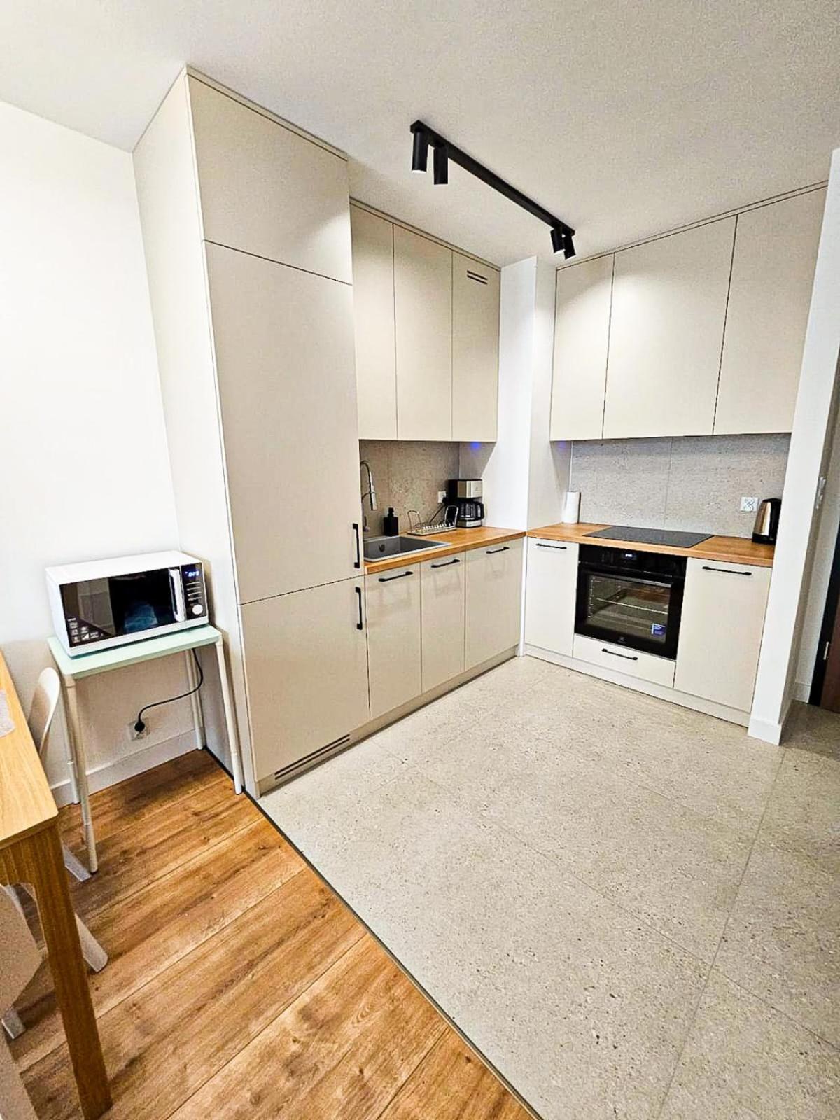 Elegant Two-Room Apartment, Sleeps 4, Near Turon Arena, With Balcony Cracovia Esterno foto